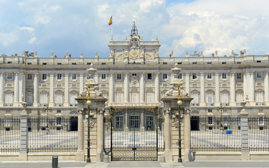 Winter is the ideal season to discover the breathtaking Royal Palace of Madrid