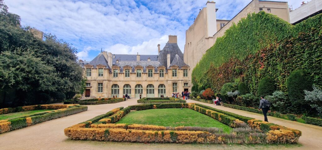 Hôtel de Sully Paris