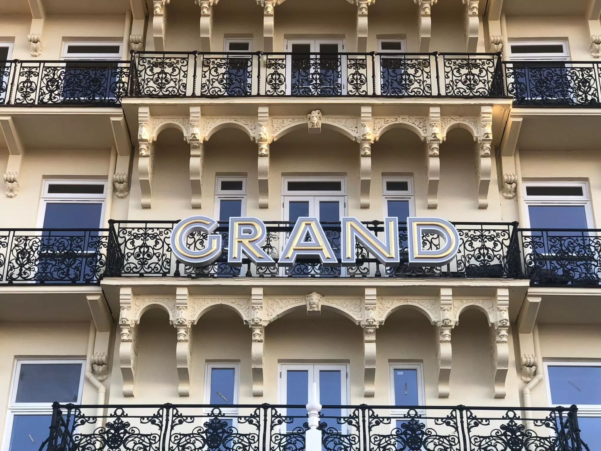 Buitenaanzicht van de Grand Brighton