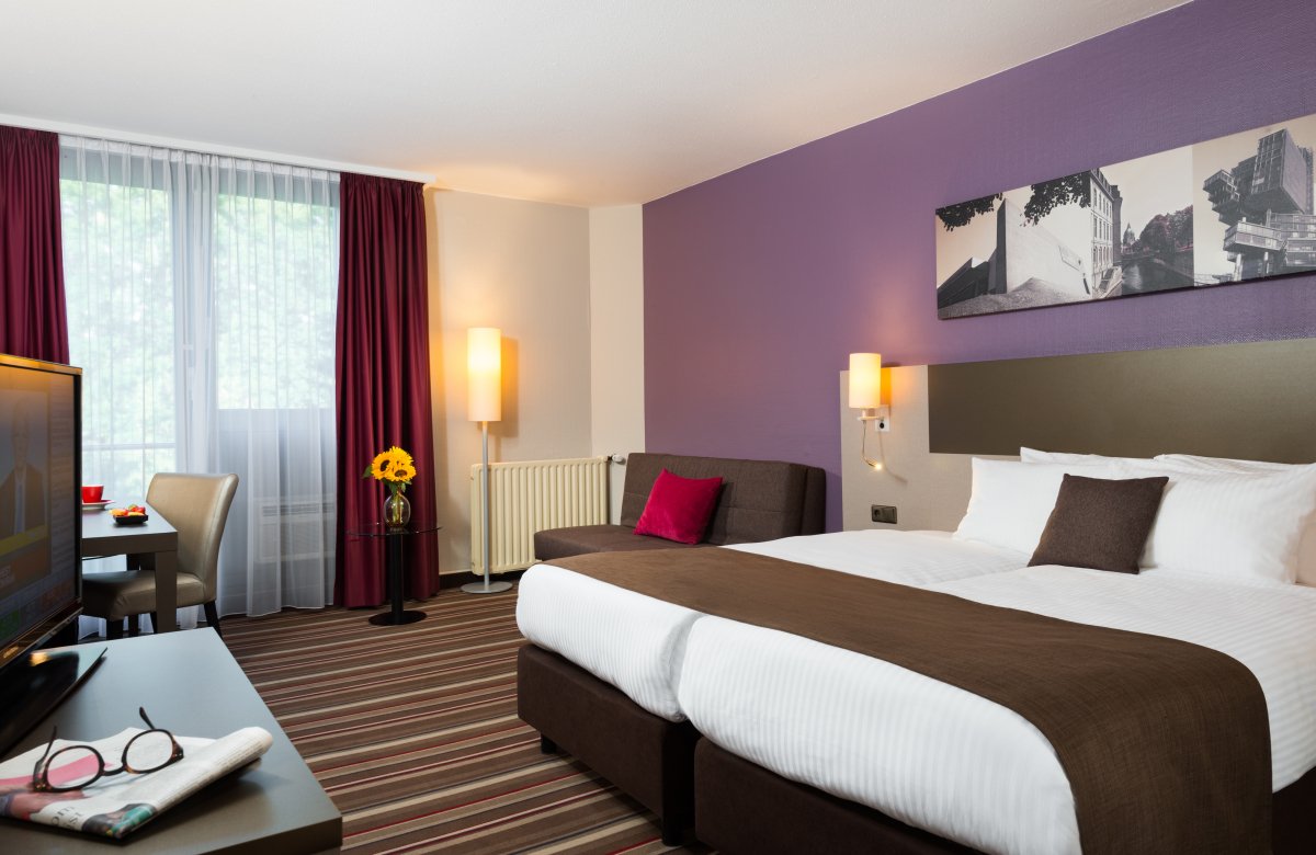 leonardo hotel hannover airport email address