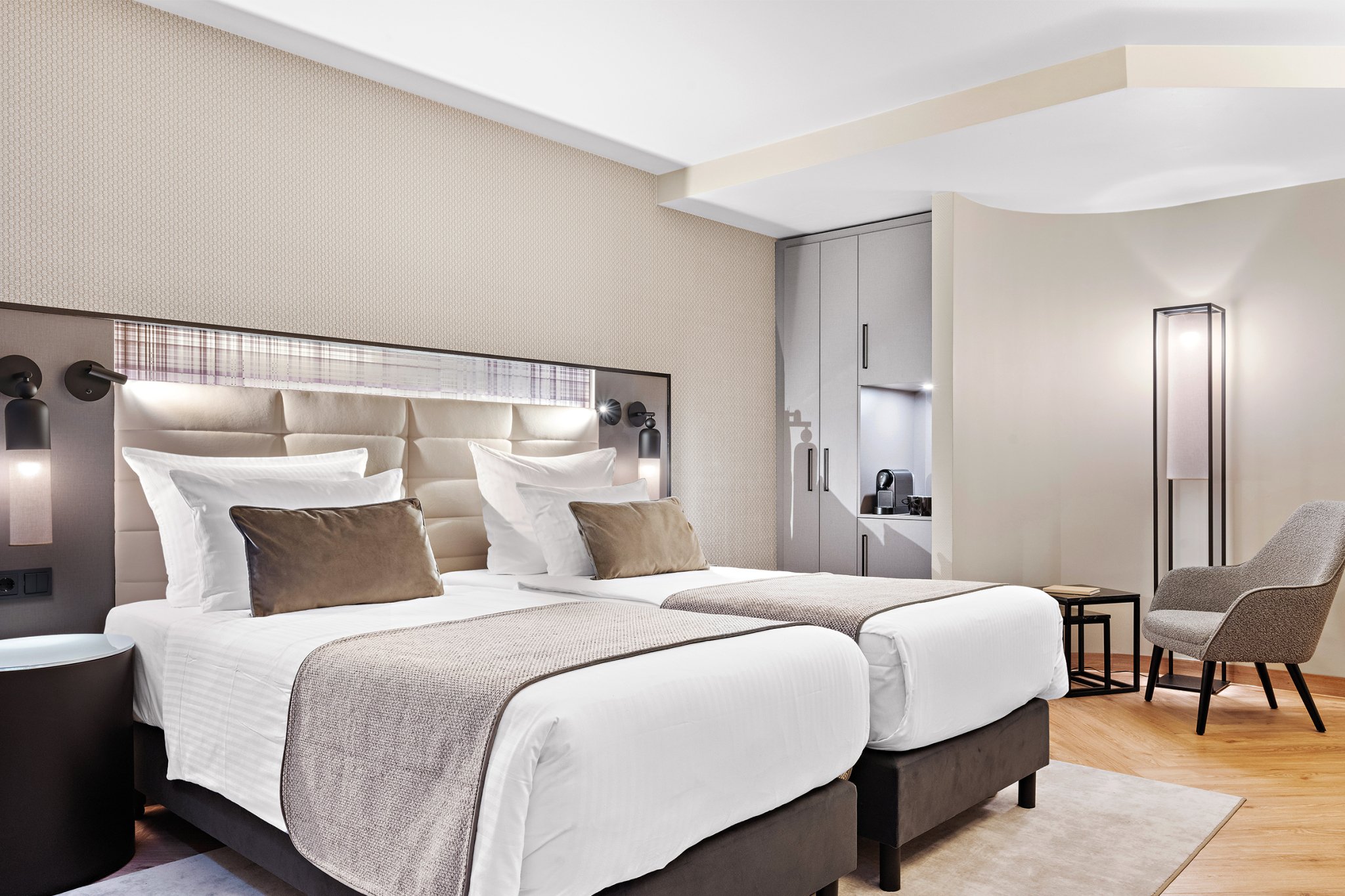 leonardo royal hotel frankfurt email